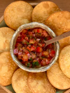 Caja 12 mini sopaipillas con pebre