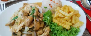 Menu Ejecutivo pollo champinon arroz y papa frita