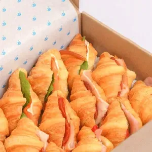 10 MiniCroissant Mechada y Queso