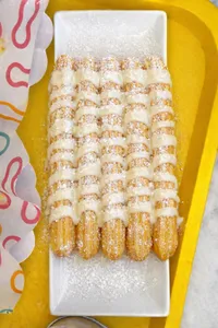 CHURROS CON LECHE CONDENSADA