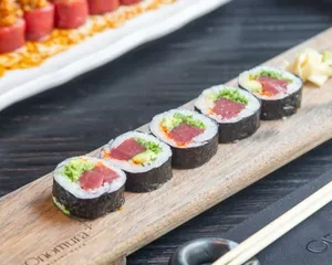 Tuna Avocado (Rollo)