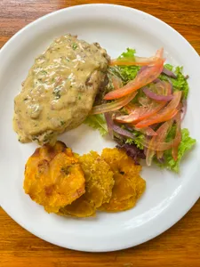 Pechuga en salsa de tocineta