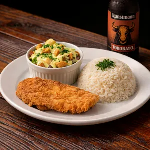 Milanesa de pollo con arroz y mini ensalada