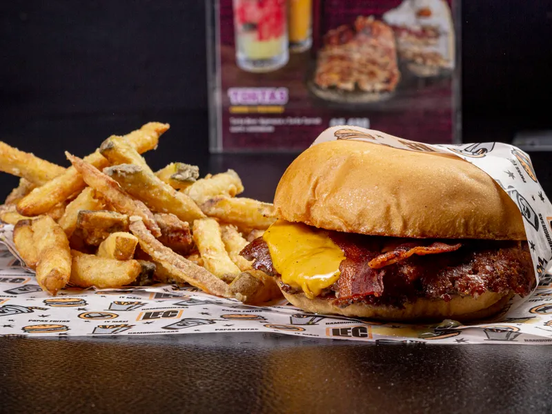 Smash Burger + Papas LFC Smash Burger + Papas LFC