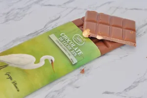 Barra de Chocolate de Leche 35% Con Avellanas y Sal. 80 gr