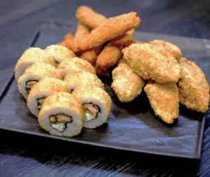 Rolls Nikkei + Gyosas + 6 Ebi Furay