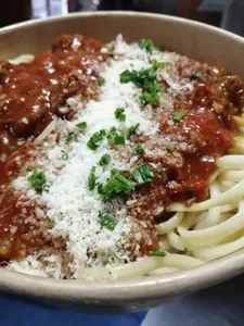 Tallarines con salsa