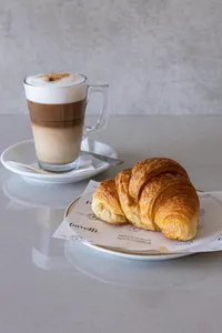Café + Medialuna