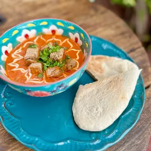 Crema de Tomate Thai + Pan Naan Vegano