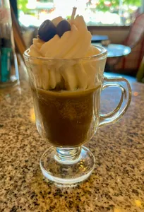 Vela Cortado Chantilly