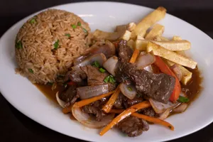 Lomo Saltado con Papas Fritas