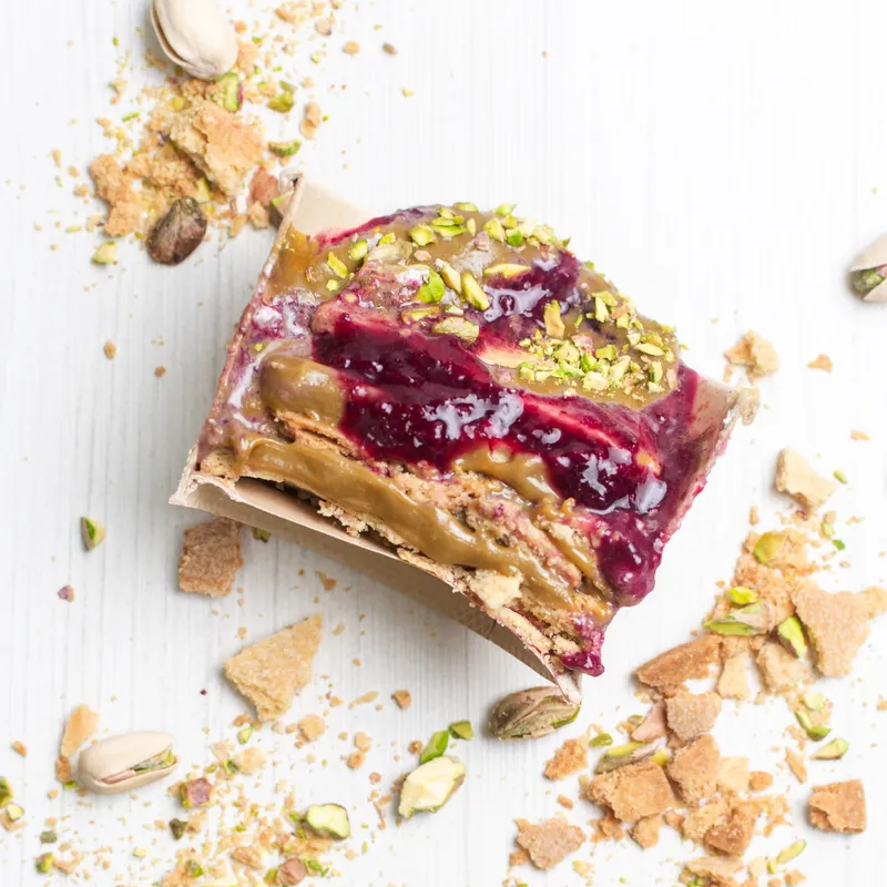 Alfajor de Pistacho y Frutos Rojos Alfajor de Pistacho y Frutos Rojos