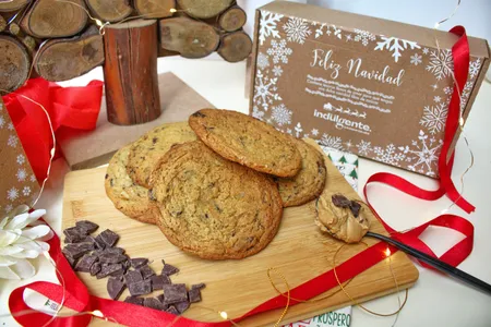 Box navideña x 6 Mega Cookies de peanut butter & chocolate chunks cero azúcar y cero harina