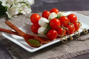 Brochetas Capresse (12 unidades)