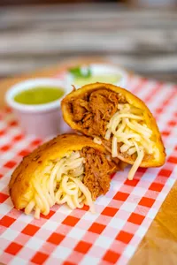 Empanada mechada & Queso