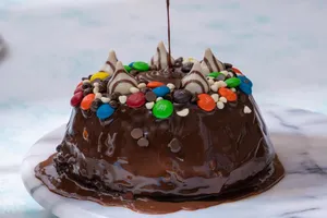 Volcano Mini M&M & Kisses