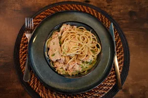 Spaguetti Alfredo con Pollo
