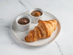 Croissant beurre et confiture