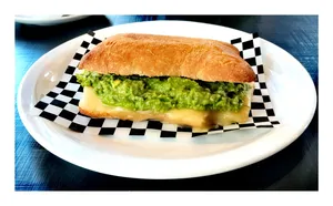 Sandwich queso palta