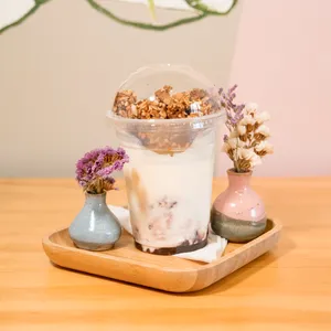 Yogurt con frutos rojos y granola
