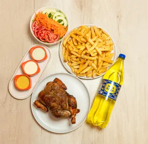 1 Pollo + papas fritas + salsas + ensalada + Gaseosa de 1.5lt