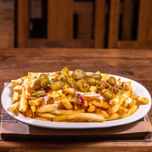Papas fritas supremas y jalapeño