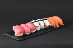 J13 Nigiri mixto