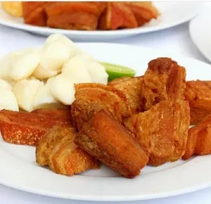 Chicharrones con bollo limpio