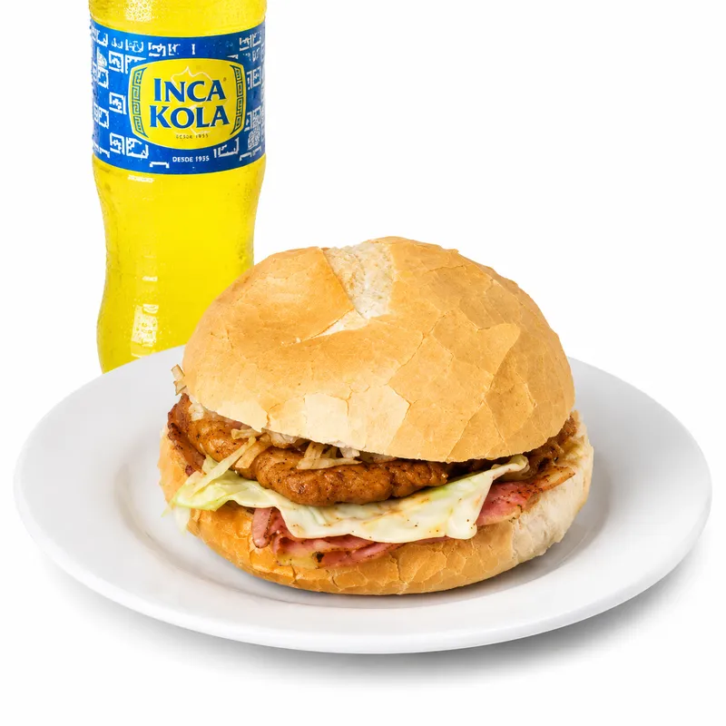 Combo 3 (1 hamburguesa + 2 quesos + 4 tocinos + 1 gaseosa + papas al hilo, cremas y ensaladas )