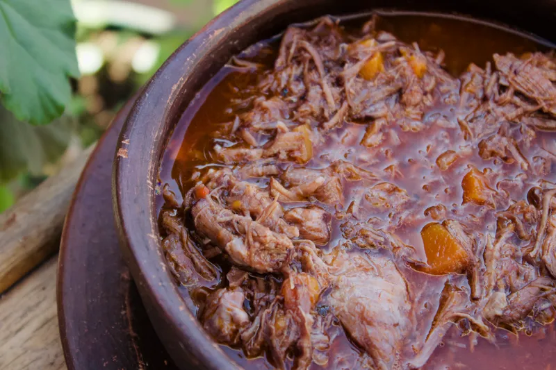 Mechada Clásica Deshilachada al Vino Tinto (1 Kg)