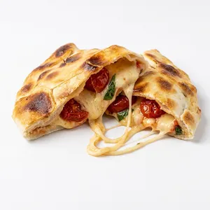 Empanada Tomate albahaca queso