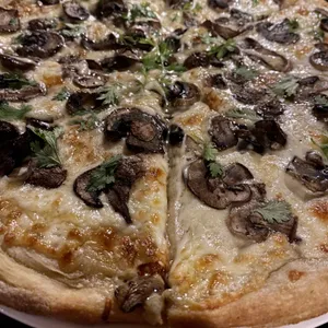 Pizza Champiñones a la crema