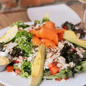 Smoke Salmon Honey Salad