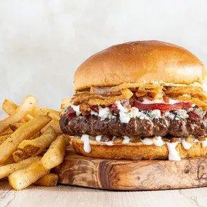 Greg's Blue Cheese Burger+Papas fritas