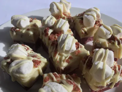 Encantos de red velvet (9 pza.)