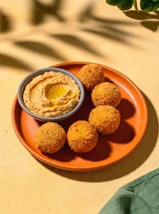Albóndigas de Berenjena & Hummus