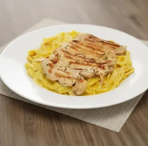 Fetuccini a la Huancaína con Plancha