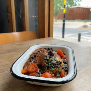 Pollo en Salsa Atomatado