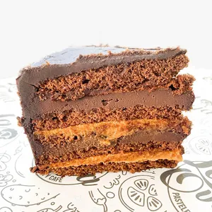 Trozo Torta Carolina (chocolate, manjar y crema pastelera)