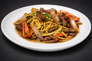 Tallarín Salteado de Carne