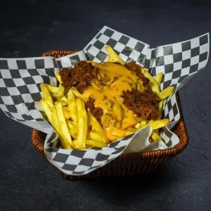 Papas fritas + Mechada + Cheddar