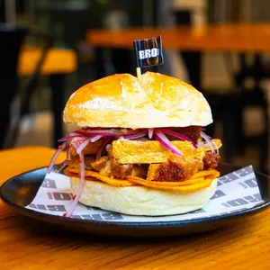 PAN CON CHICHARRON CLÁSICO
