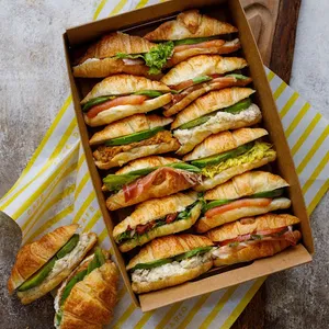 Arma tu caja 12 un Mini Croissant