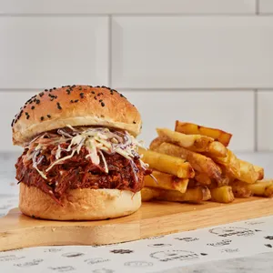 BBQ Pulled Pork con papas