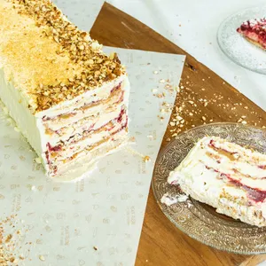 Torta Merengue Almendras con Frambuesas