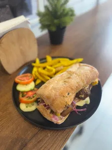 Sandwich de ceviche de chicharron
