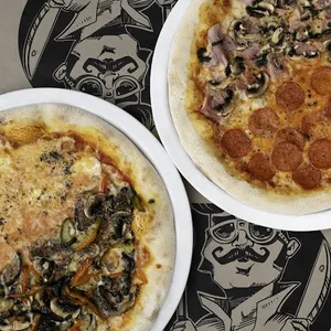 2 Pizzas 4 Estaciones