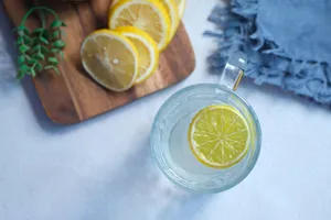 Agua con limón