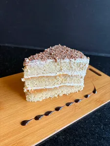 Trozo Torta Bizcocho LUCUMA Manjar