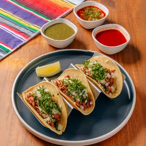 Taco de Birria (carne mechada)